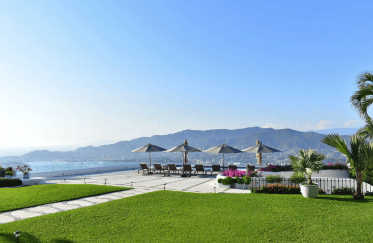 VILLA BLANCA